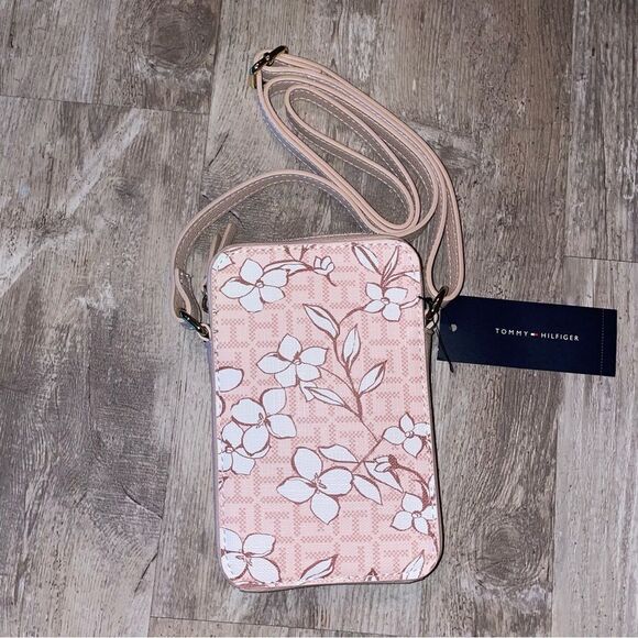 Andrea ii Phone Crossbody Bag
TOMMY HILFIGER Blush Tonal - Picture 9 of 10